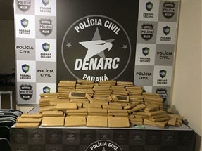 Divisão de narcóticos de Maringá flagra momento em que traficante entregava carga de droga para caminhoneiro que faria o transporte